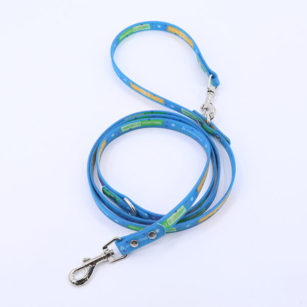 High-quality biothane double clip dog lead in vibrant colours, featuring a durable design for reliable strength. The clip provides a secure attachment for two contact points, offering style and functionality in one resilient accessory. 